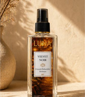 Velvet Noir 210 ml Kolonya Gizemli Baharatlar – Baharat Notalı Eau De Cologne 80° Sprey